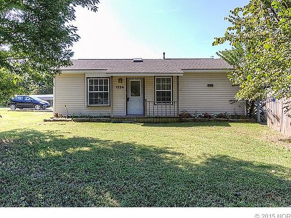 2nd image of 1224 E Cobb Ave