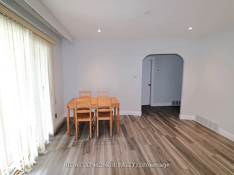 1095 Spears Rd — Photo 6
