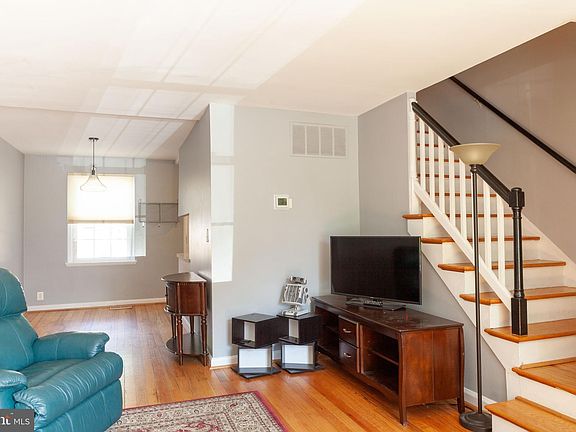 3rd image of 3328 S Wakefield St #B