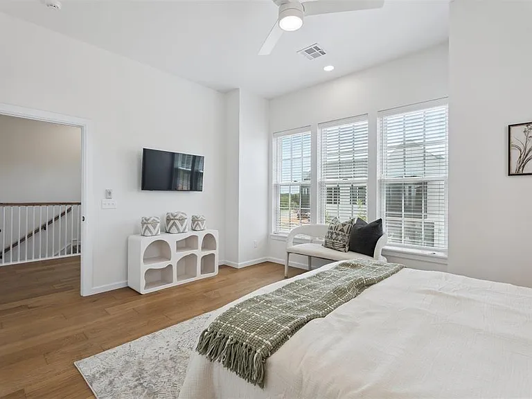 18817 Selah Way — Photo 36