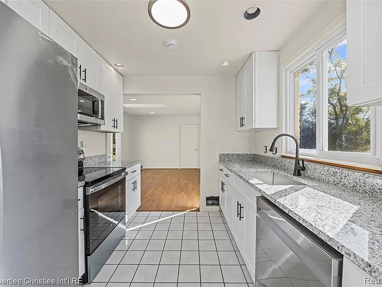 6550 Inkster Rd — Photo 11