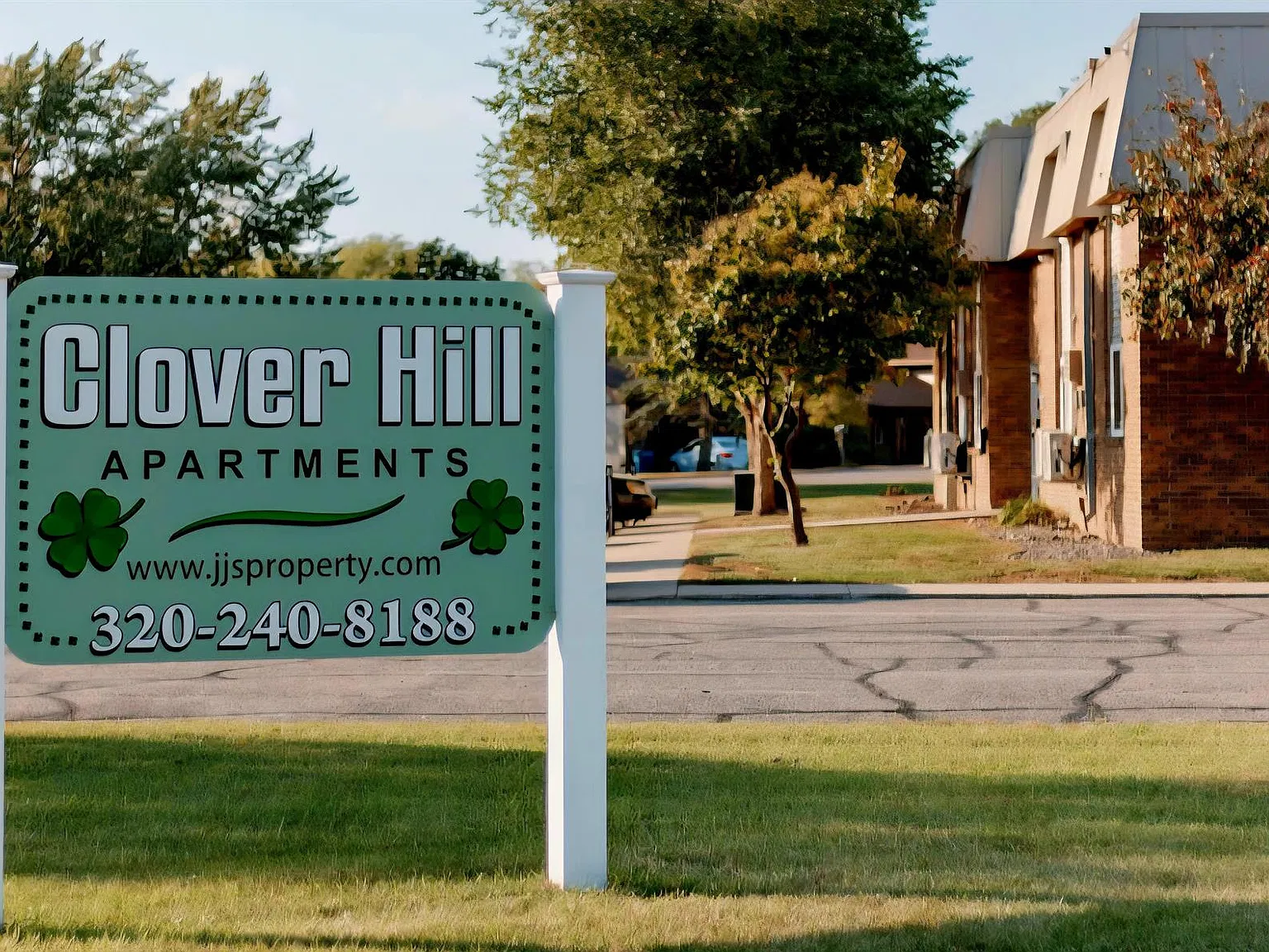 Clover Hill Apartments — Photo 3