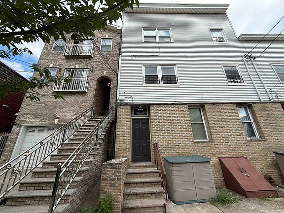 2nd image of 160 Terrace Ave APT 2
