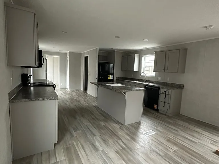 25 Illini East St — Photo 1