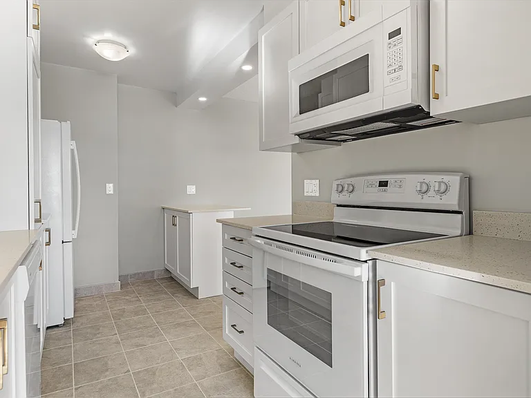 2220 Halifax Dr — Photo 17