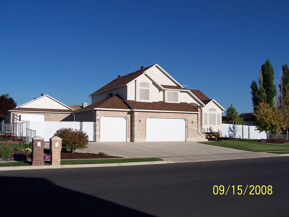 Beautiful Tri-Level Home in Roy, UT