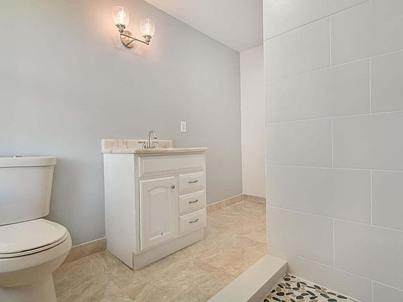 4th image of 815 6th St #815