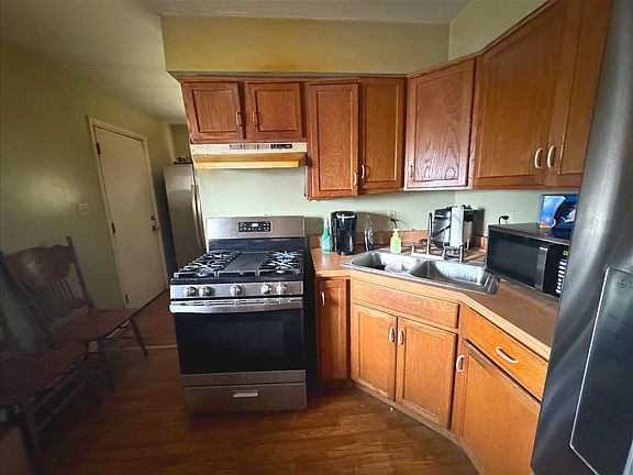 2nd image of 2260 N Parker Ave