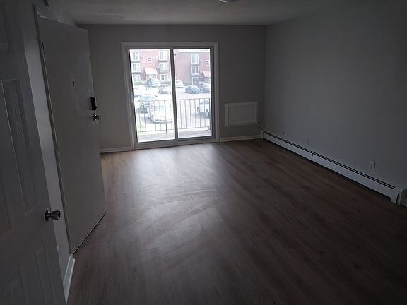 4th image of 83 S Central Ave #C2