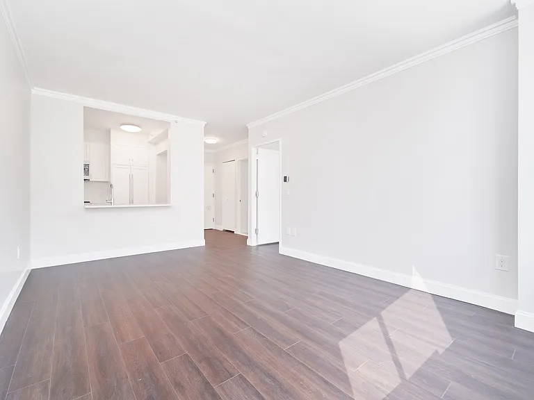 160 Riverside Blvd #19H — Photo 2