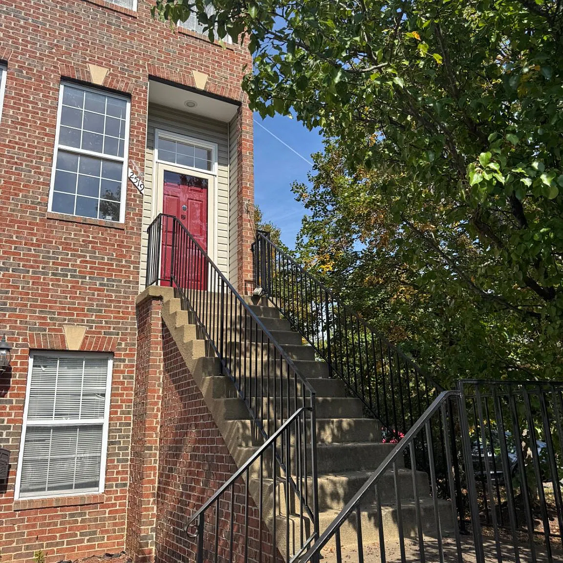 4 bed, 4.0 bath, 1610 sqft, $3,200 — Photo 4