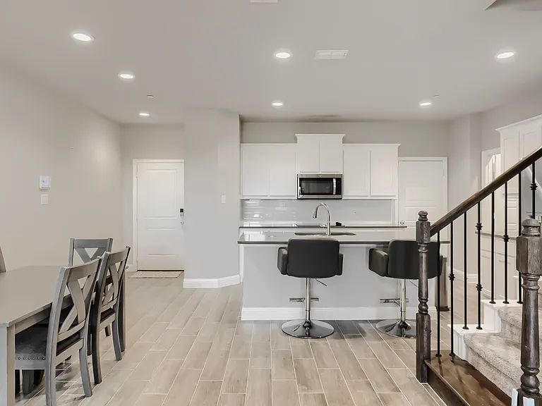 628 Sandiford Ct — Photo 4