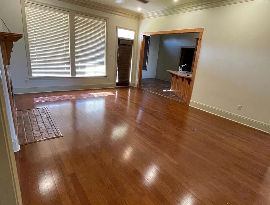 2nd image of 122 Vestige Cir
