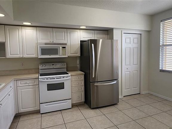 5th image of 960 STARKEY ROAD #3302