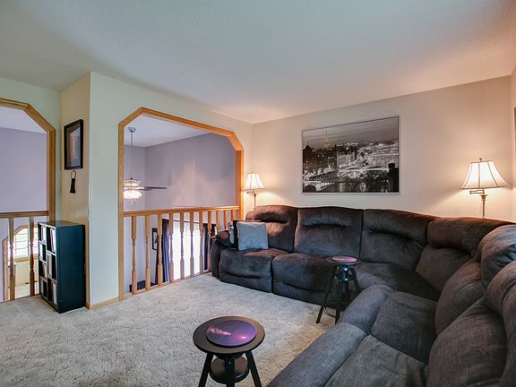 3rd image of 1415 Bay Dr SE