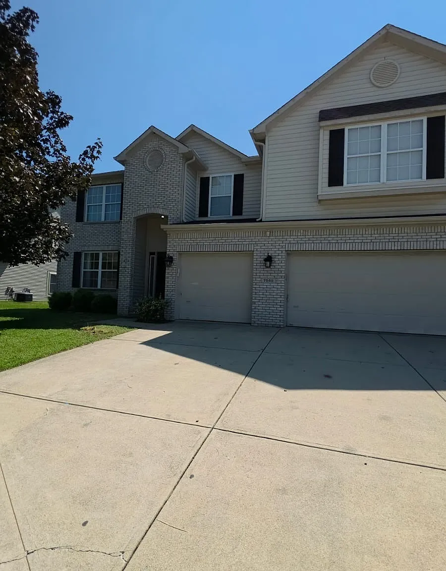 4 bed, 3.5 bath, 4613 sqft, $2,400 — Photo 2