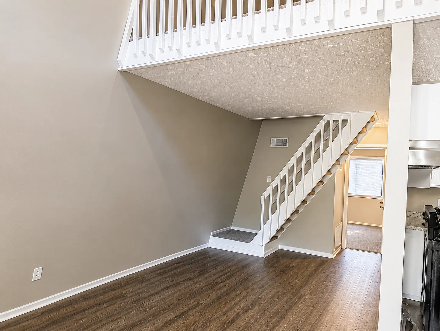 2 bed, 1000 sqft, $1,450 — Photo 4