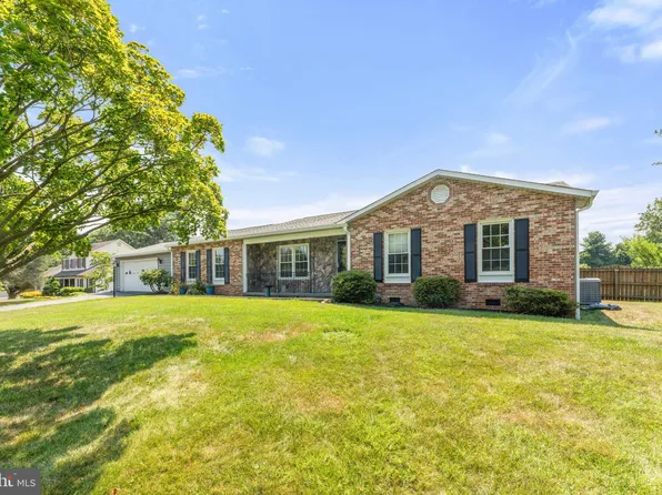 8158 Poplar Grove Dr, Warrenton, VA 20187