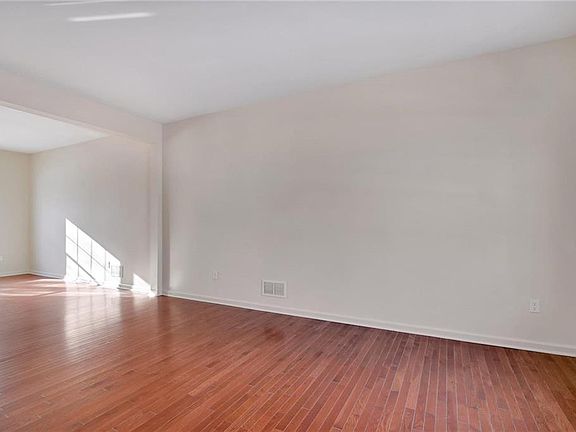 5th image of 3511 John Paul Jones Ln