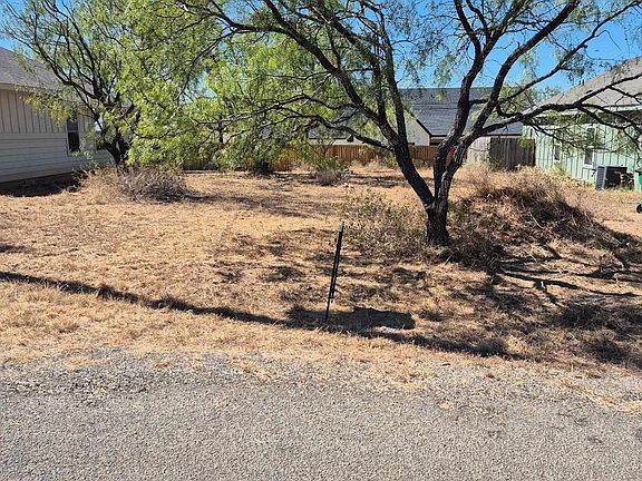 4th image of 836 Aspen Ln