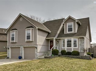 2009 SW British Dr, Lees Summit, MO 64081