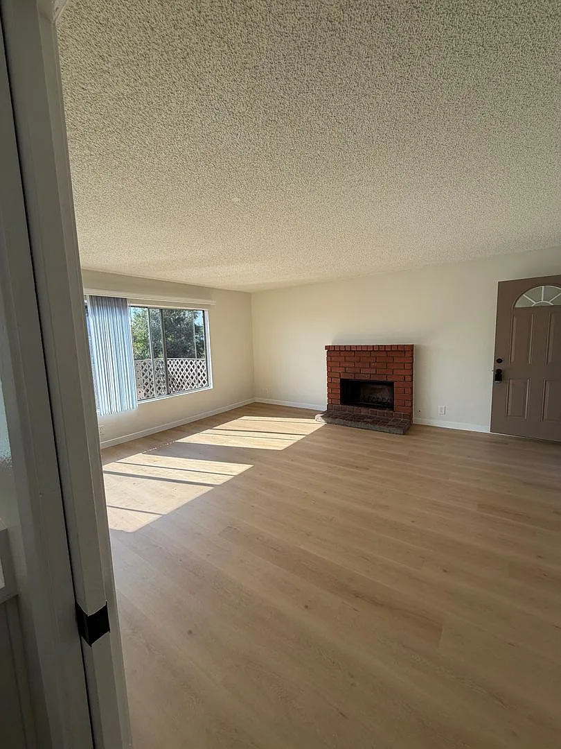 24802A — Photo 3