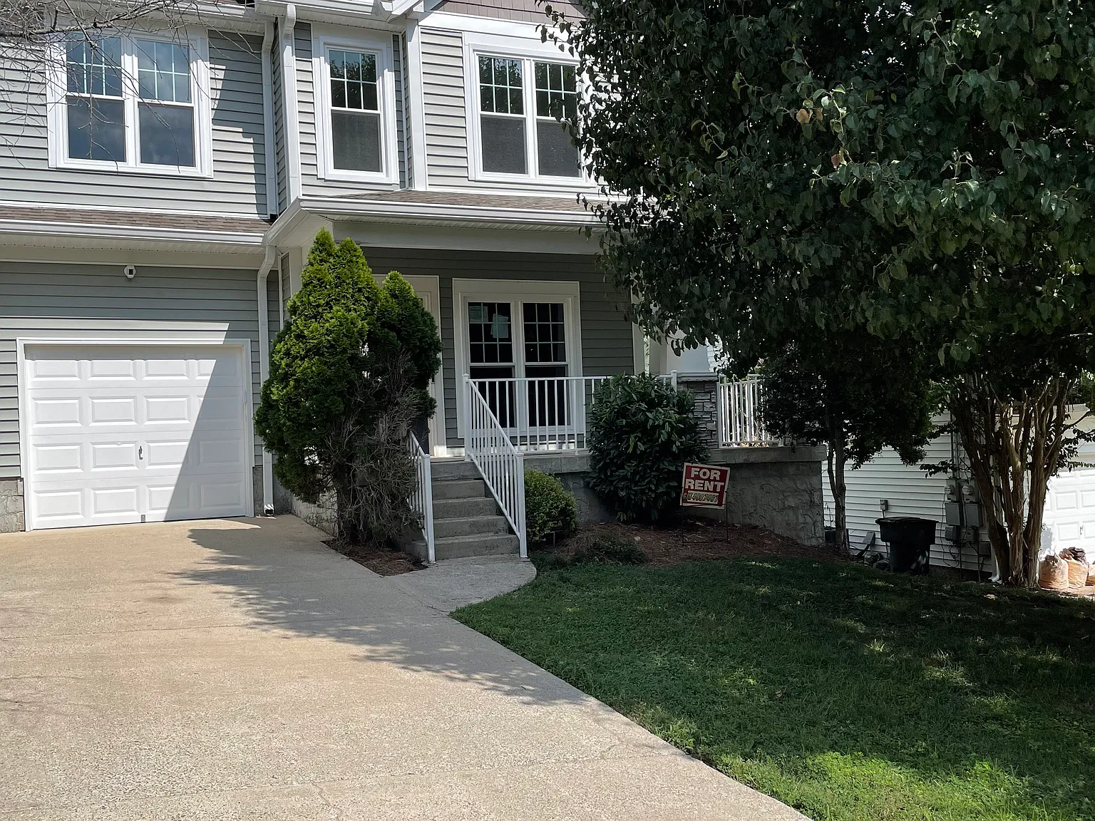 411 Normandy Cir — Photo 4