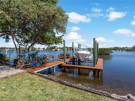 3rd image of 754 Bayshore Dr