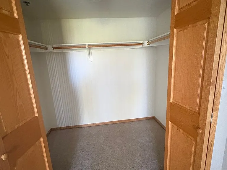 Shelly Rose Apartments — Photo 16