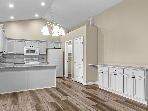 3rd image of 4289 N Wellspring Ave