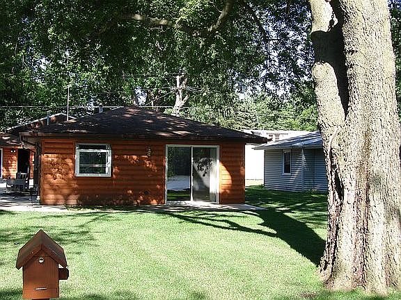 2nd image of 1811 Lakewood Dr