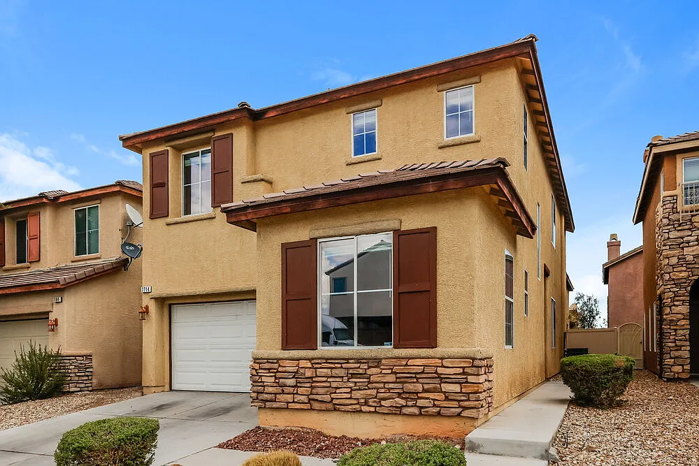 5 bed, 3.0 bath, 2444 sqft, $2,730 — Photo 4