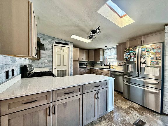 5th image of 347 Cold Springs Rd