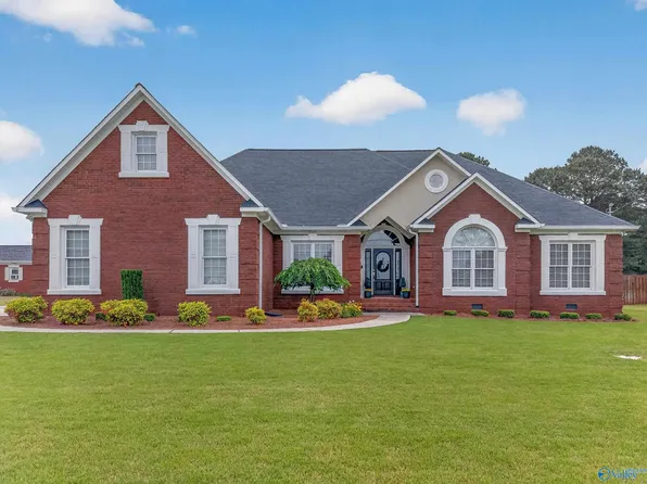 1198 Eagle Crest Blvd SW, Jacksonville, AL 36265