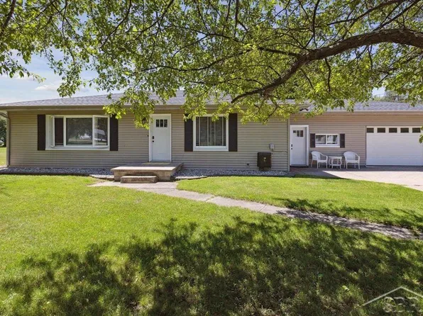 1075 N Main St, Saint Charles, MI 48655