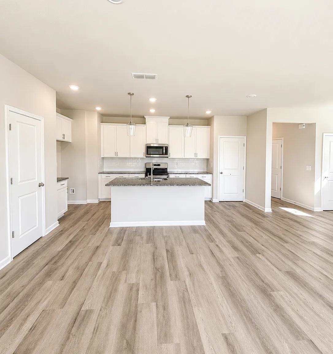 4 bed, 2.5 bath, 2934 sqft, $2,800 — Photo 2
