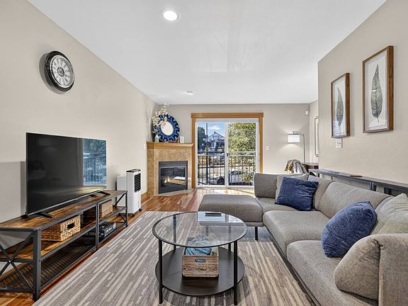 3rd image of 9237 17th Ave SW #3