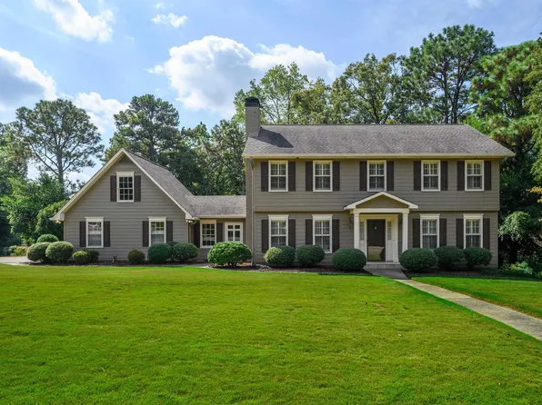 2125 Viking Cir, Vestavia Hills, AL 35216