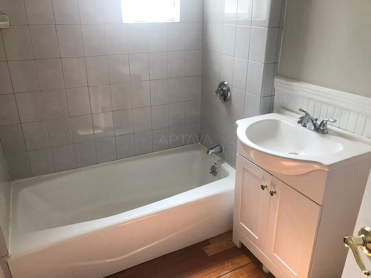 Sullivan Square area, 3 bedroom, 1 — Photo 4