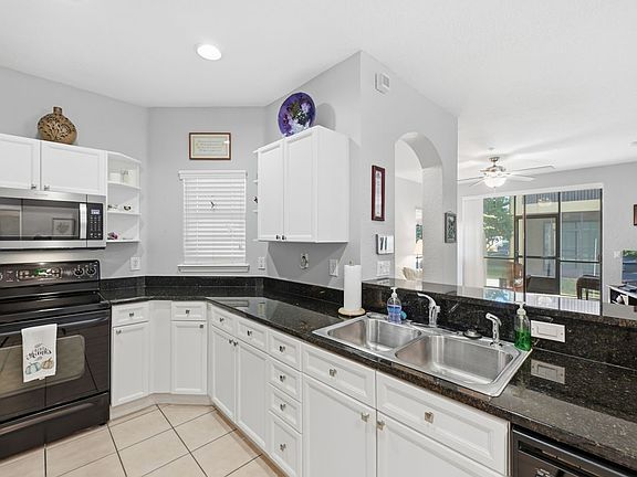 5th image of 135 Calle El Jardin St #101