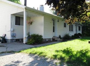 N2122 Greenville Dr, Hortonville, WI 54944