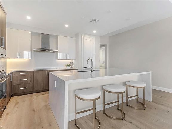 3rd image of 1125 CENTRAL AVE #579