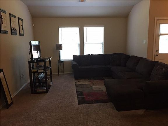 4th image of 1070 Churchill Dr