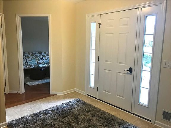 3rd image of 2065 Brookway Cres