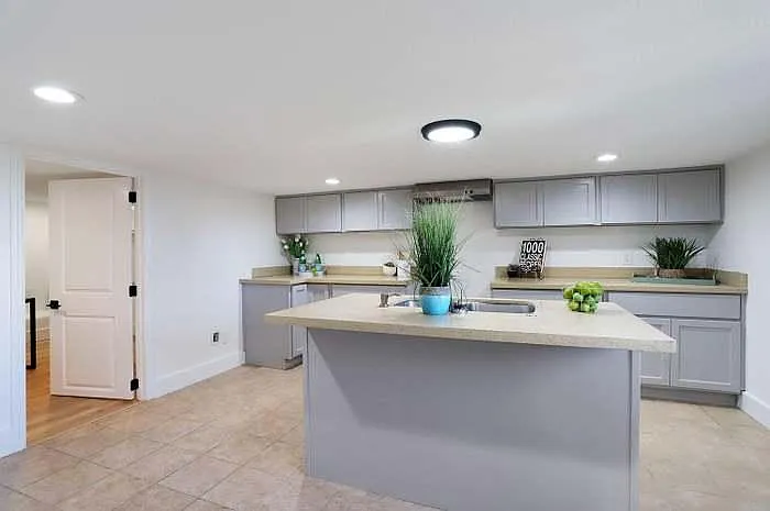 2 bed, 700 sqft, $2,300 — Photo 2