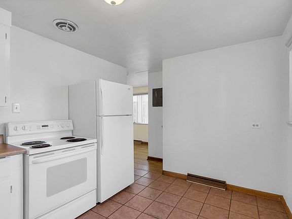 3rd image of 1524 Jasmine St APT 2