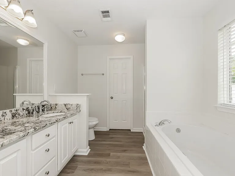 102 Polk Ct — Photo 13