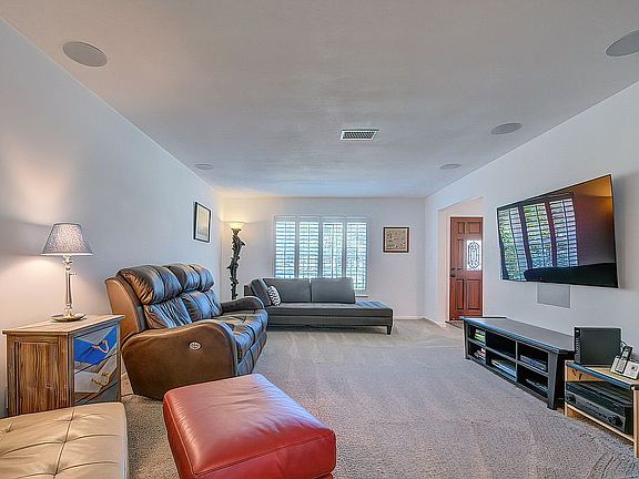 4th image of 656 Bayshore Dr