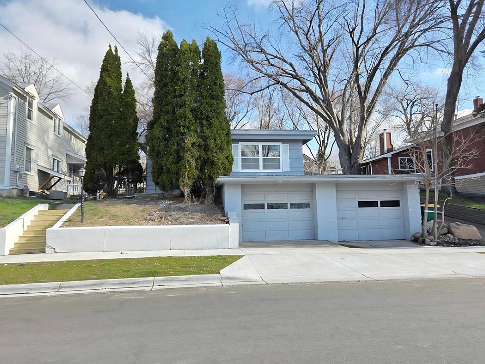 1st image of 712 Maple St W