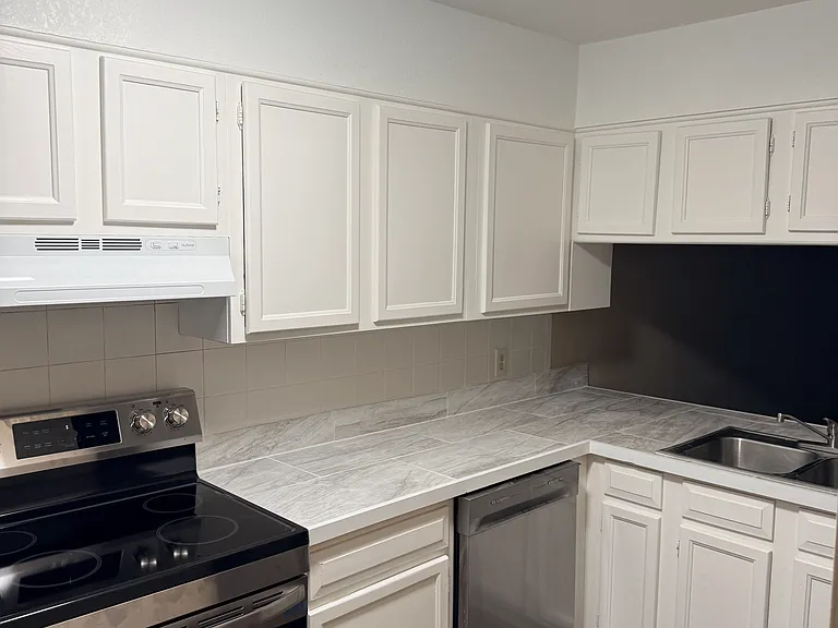734 Legion Dr #9 — Photo 6